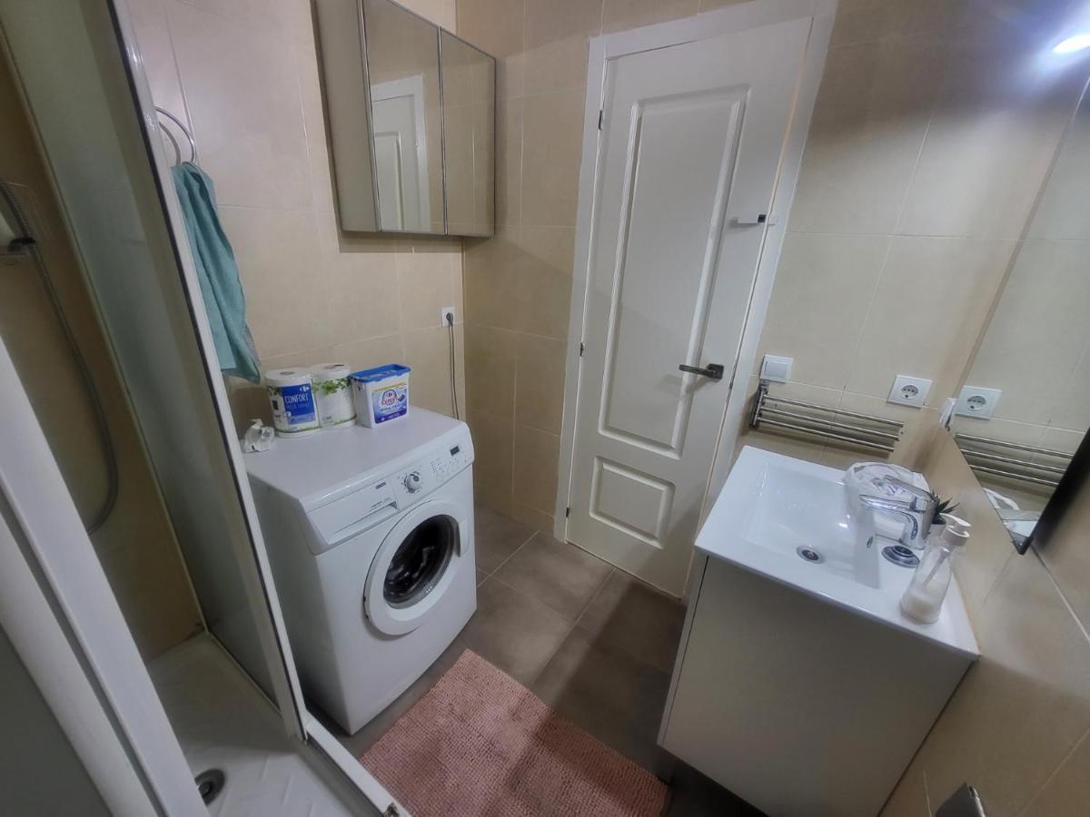 Habitaciones Con Bano Compartido En Bonito Apartamento En Badalona Buitenkant foto