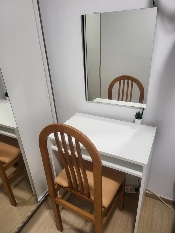 Habitaciones Con Bano Compartido En Bonito Apartamento En Badalona Buitenkant foto